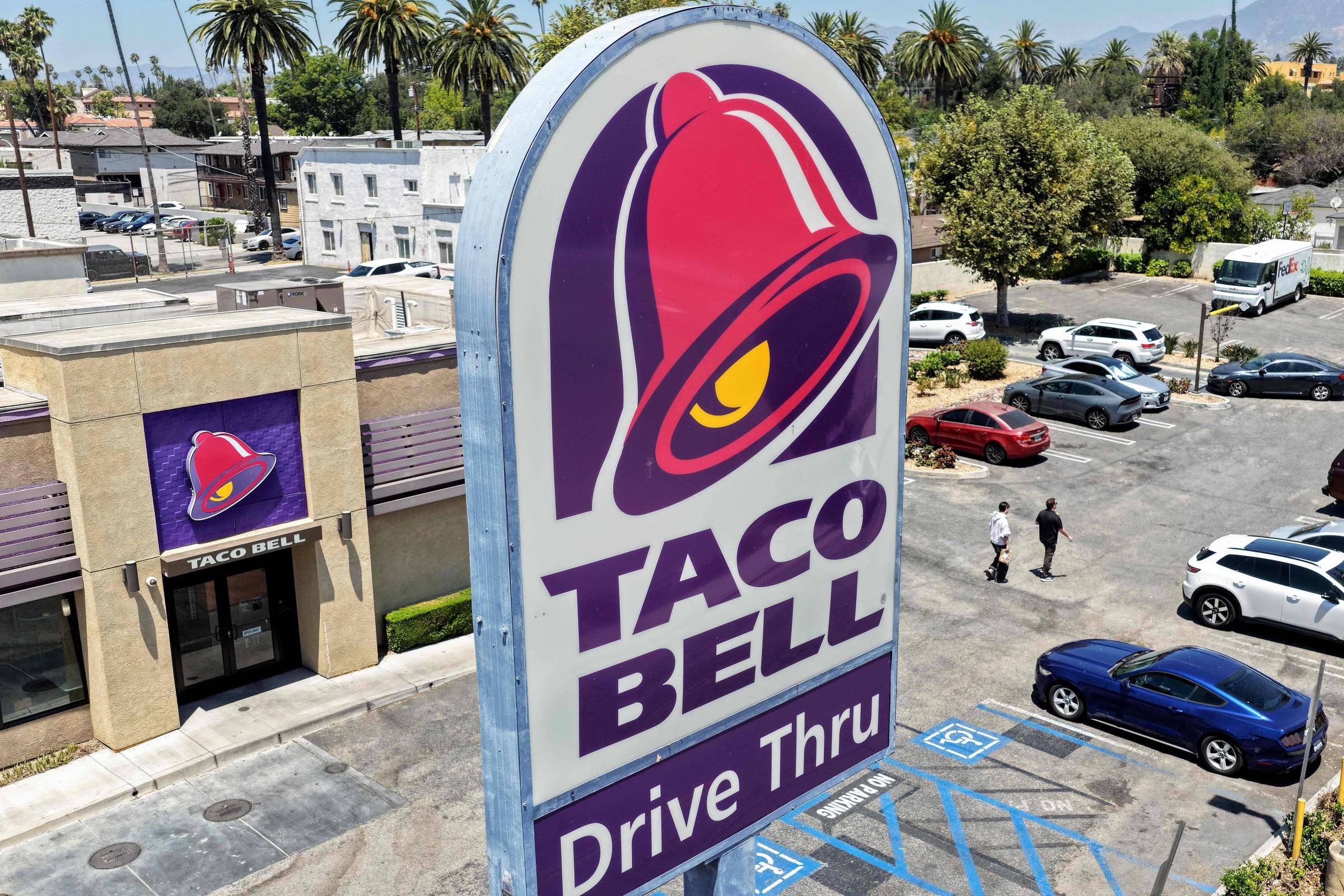 Ações da dona do Taco Bell caem após notícia sobre investigação por surto de ciclosporíase nos EUA