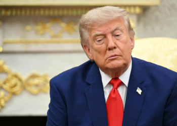 Trump anuncia tarifa de 100% sobre medicamentos genéricos a partir de 2028