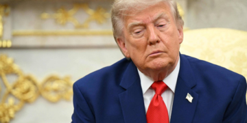 Trump anuncia tarifa de 100% sobre medicamentos genéricos a partir de 2028
