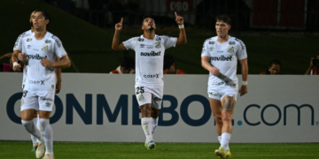 Futebol na Venezuela volta com vitória do Santos em estádio esvaziado