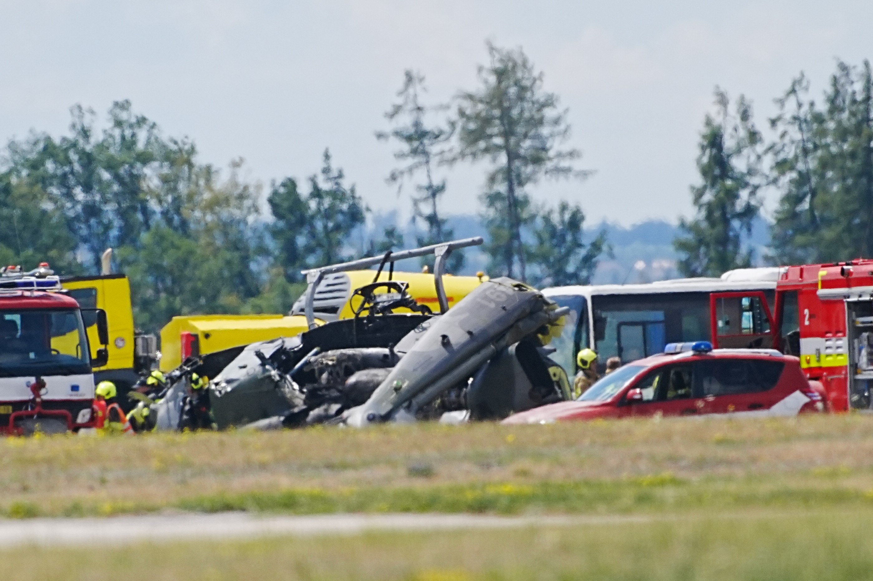 Helicóptero militar cai com soldados a bordo na República Tcheca; 1 morre e 4 ficam feridos