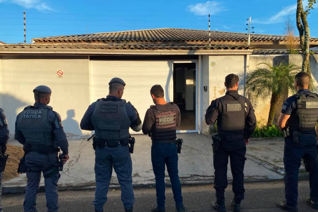 PF desarticula rede que exportava cocaína em sacas de café e cimento