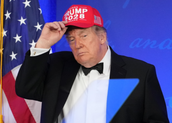 Tribunal dos EUA impede Trump de aplicar ordem que dificulta voto pelo correio em 23 estados