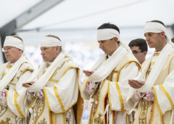 Conheça o grupo católico tradicionalista FSSPX que virou alvo de excomunhão