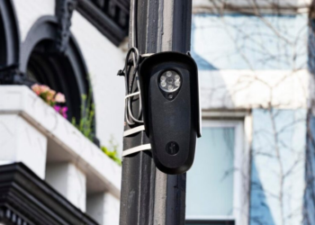 O que são as cameras Flock, acusadas de violação de privacidade nos EUA