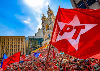 No Brasil, maioria esmagadora dos jornalistas assume ser de esquerda; veja números