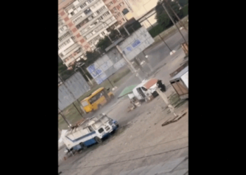 Ucrânia acusa Rússia de crime de guerra após vídeo mostrar ‘safári’ de drone contra vendedor