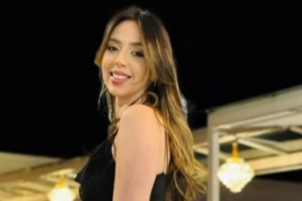 Esposa de PM é encontrada morta com arma do marido embaixo do corpo