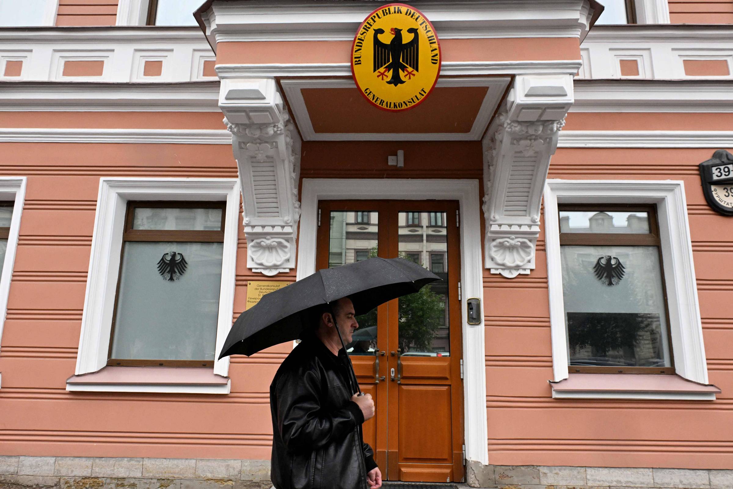 Rússia fecha consulado alemão em São Petersburgo em retaliação a Berlim