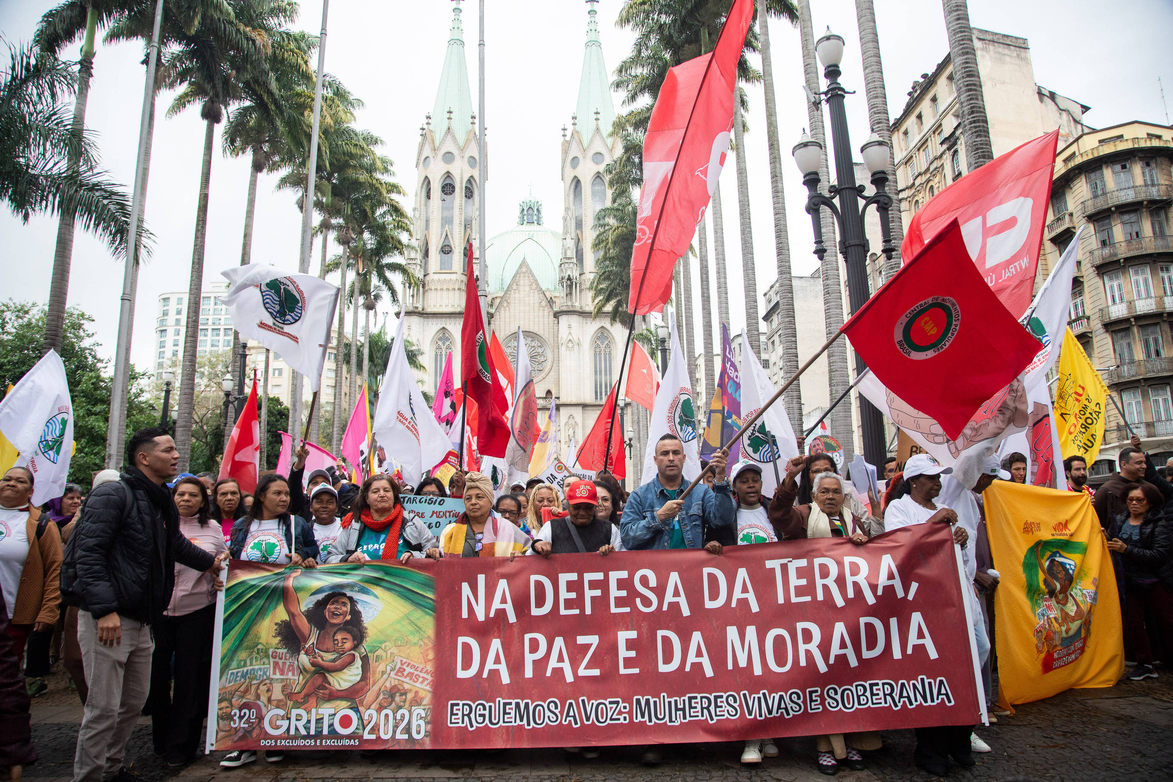 Violência contra mulher é mote do Grito dos Excluídos, que reúne movimentos sociais em São Paulo