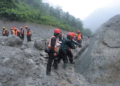 A corrida contra o tempo para resgatar mais de 600 trabalhadores presos em túneis após avalanche no Nepal e no Tibete