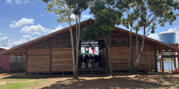 Escolas ribeirinhas de cidade do Amazonas ganham banheiros e estrutura sustentável