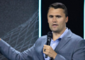 Um ano após a morte de Charlie Kirk, divisão da direita põe o seu legado à prova