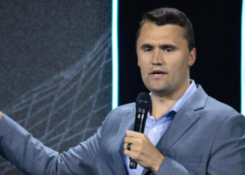 Um ano após a morte de Charlie Kirk, divisão da direita põe o seu legado à prova