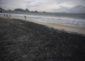 Areia escura toma trecho da praia de Copacabana