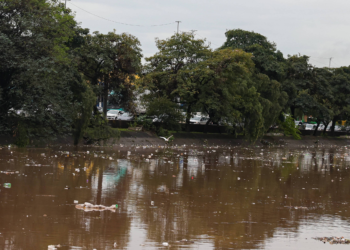 São Paulo segue em alerta de perigo para tempestades neste domingo (13)