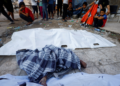 Prédio desaba em Gaza e deixa ao menos 20 mortos; VÍDEO mostra resgate de menino