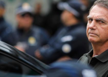 TSE proíbe uso da imagem de Jair Bolsonaro em santinhos de candidatos