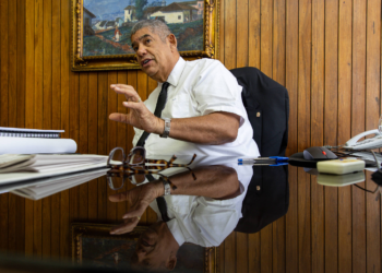 Sob mandado de prisão, Milton Leite mantém influência na Prefeitura de SP