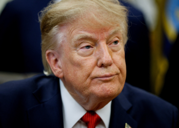Por que Trump intensificou disputa com a imprensa ao barrar jornalistas da Casa Branca
