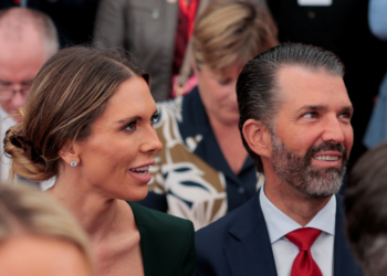 Senador republicano pede investigação de filho de Trump sobre casamento financiado por oligarca russo