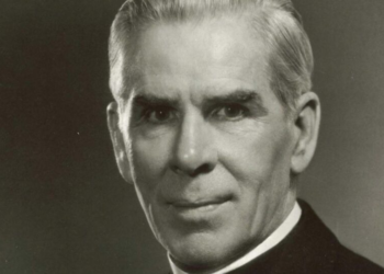 Quem foi Fulton Sheen, o bispo-celebridade que será beatificado por Leão XIV