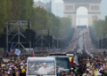 Em visita à França, Papa Leão XIV celebra missa para 800 mil pessoas em Paris