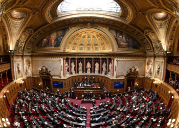 Extrema direita ganha espaço no Senado da França com recorde de cadeiras da história de sigla de Le Pen e aliados