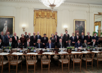 Trump reúne CEOs de IA e anuncia compromisso para reforçar controles de segurança
