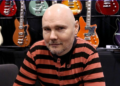 Ícone do rock alternativo fala da fé cristã e critica silêncio sobre Deus na cultura