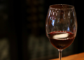 Ladrões mascarados roubam vinhos avaliados em R$ 28 milhões na Itália