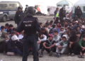 Em Ceuta, polícia remove último acampamento de imigrantes em praia antes de visita do rei