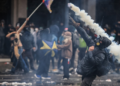 Protesto estudantil contra cortes em universidades termina em confronto com a polícia na Argentina