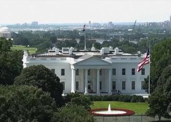 Donald Trump suspende sanções previstas contra parceiros comerciais da Rússia
