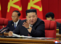 Iate com piscina de 50 metros e toboáguas: imagens de satélite revelam o centro de lazer secreto de Kim Jong Un