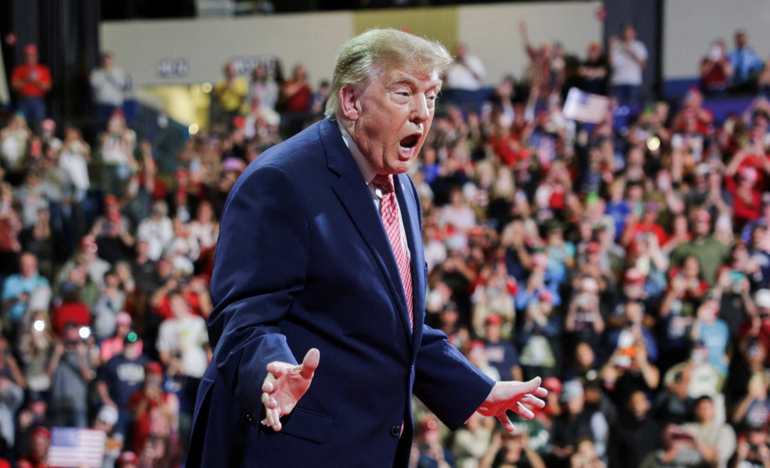 Trump importa o caos na França para a campanha nos Estados Unidos