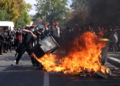 Jovem de 15 anos tem mão arrancada ao pegar granada lançada por policiais durante protestos escolares na França